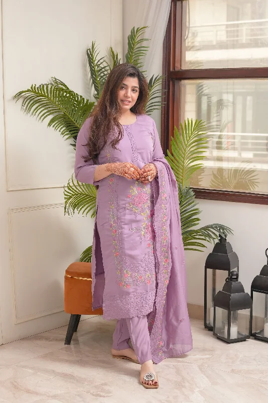 Romantic And Fresh Ilahi Purple Embroidered Suit Set