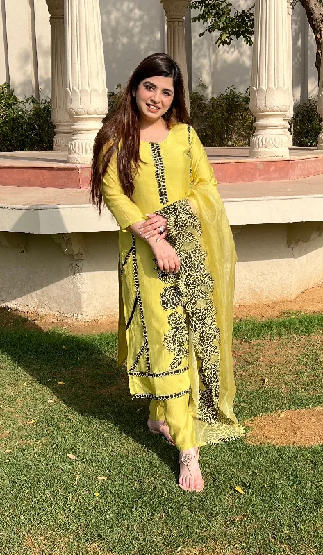 Everyday Comfort Veera Green Silk Suit With Thread Detailing
