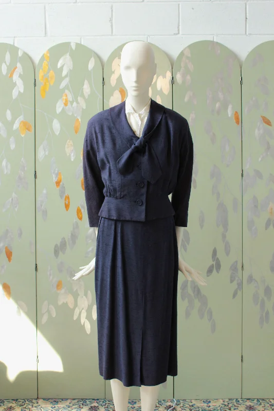 All-Day Comfort Vintage 1960s Navy Skirt Set With V Neck Bow Closure, XS W25