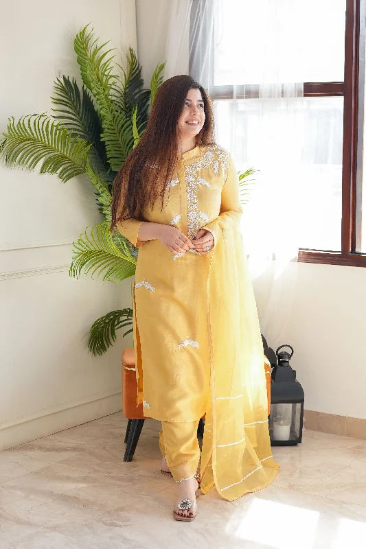 Soft Layers Neyamat Yellow Silk Set
