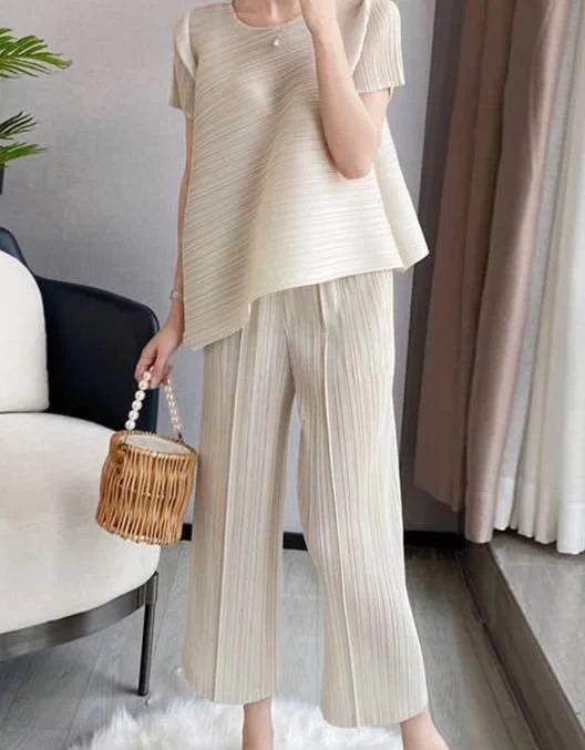 Casual Chic Pleated Cropped Pants And Top Coord Set