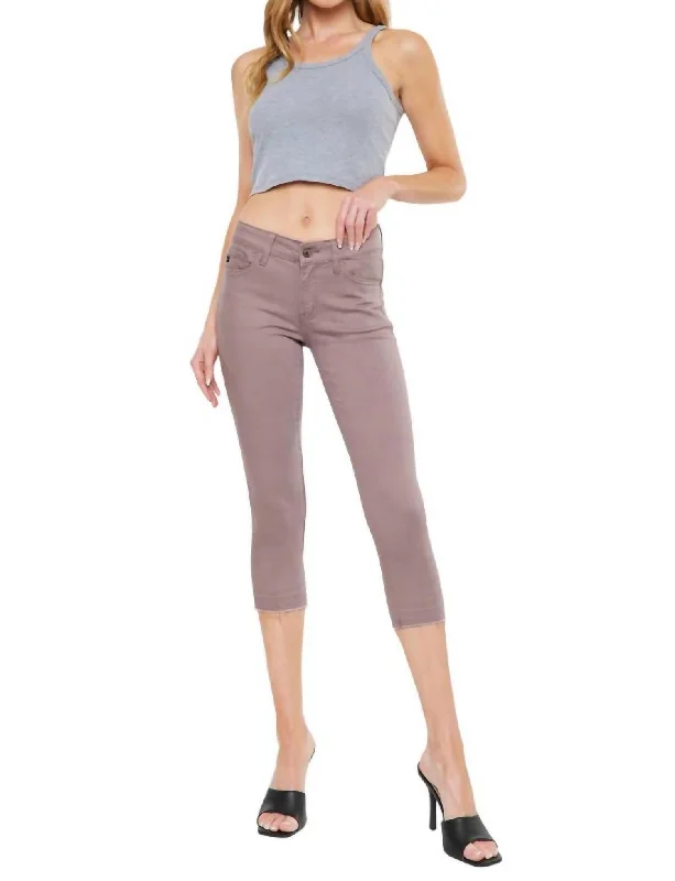 Stunning Fashion Lilian Mid Rise Capris In Burgundy