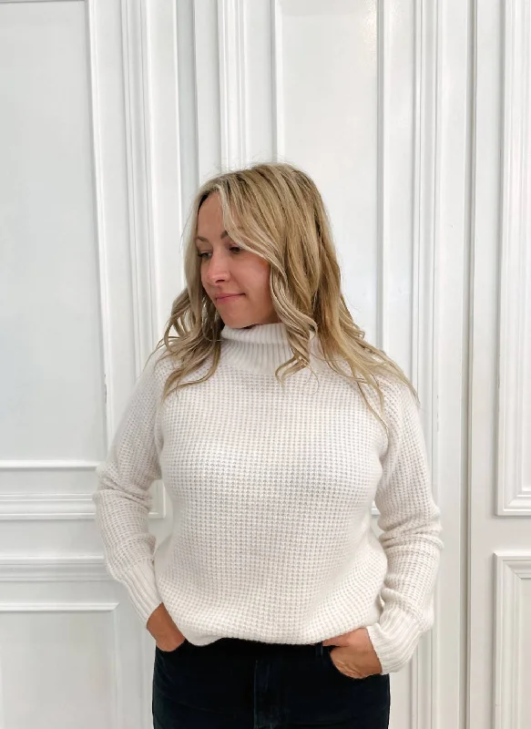 Exquisite Tailoring Cashmere Waffle Standneck Top In Soft White