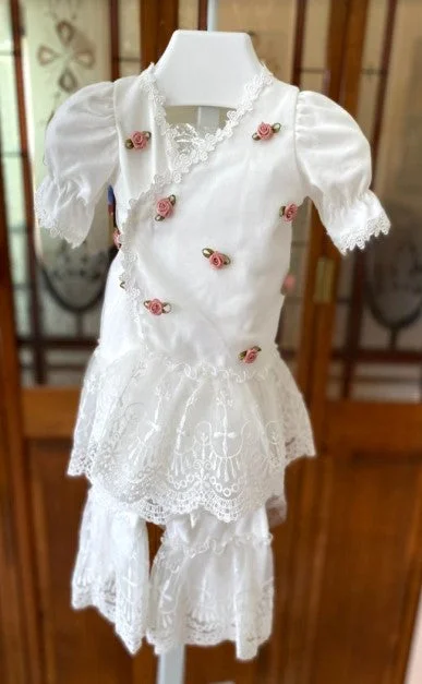 Elegant Fit 3 Piece Rosebud & Lace Kimono Set