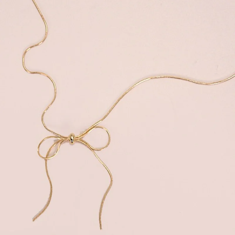 Relaxed Fit Snake Chain Bow Necklace