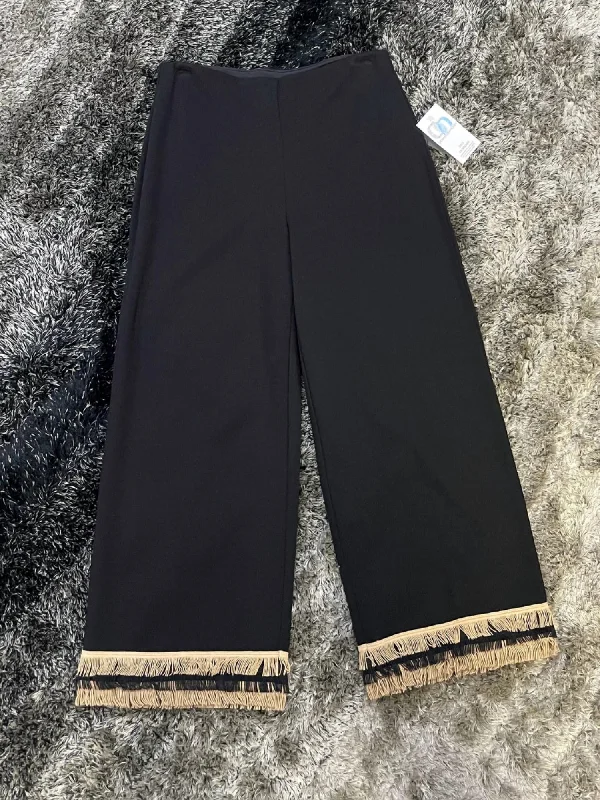 Sporty Comfort Capri With Gold Fringe In Black