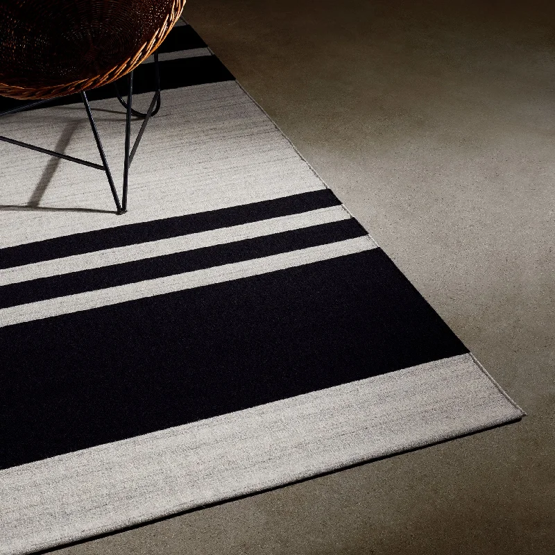 Comfortable Mind Multi Stripe Area Rug 8Ft X 10Ft - Natural/Black Stripe