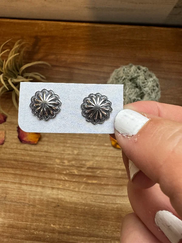 Chic Outfits Mini concho Round Sterling silver stud earrings
