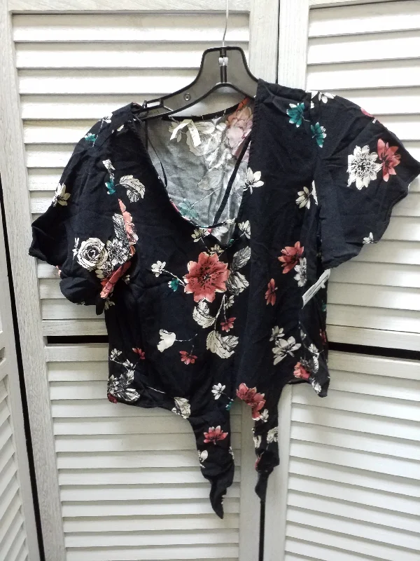Relaxed Chic Top Short Sleeve Basic By Mudd  Size: M