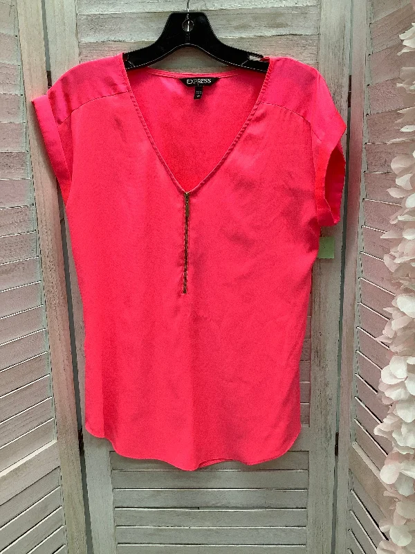 Casual Chic Top Short Sleeve By Express  Size: S